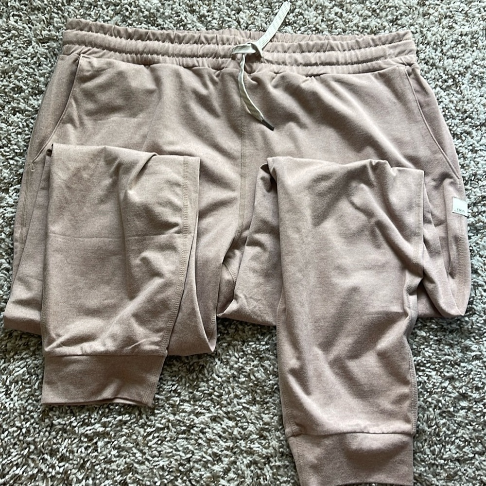 VUORI women’s light pink joggers NEVER WORN